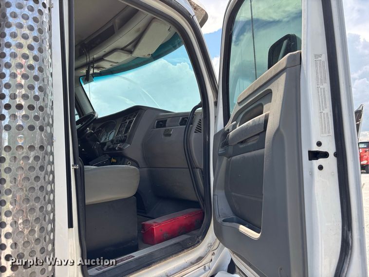 image for item YA4221 2017 Kenworth T880 dump truck