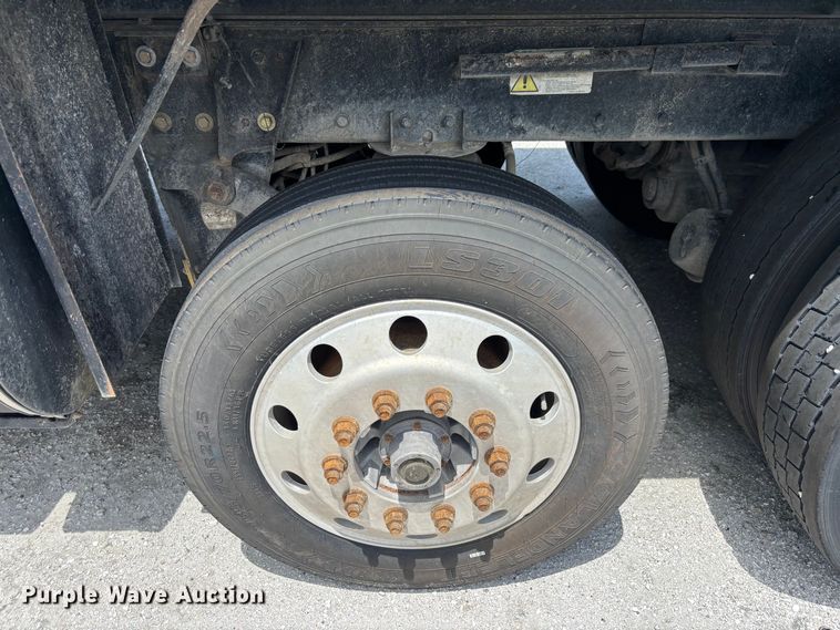 image for item YA4221 2017 Kenworth T880 dump truck
