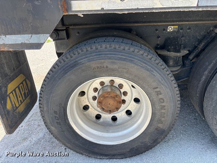 image for item YA4221 2017 Kenworth T880 dump truck