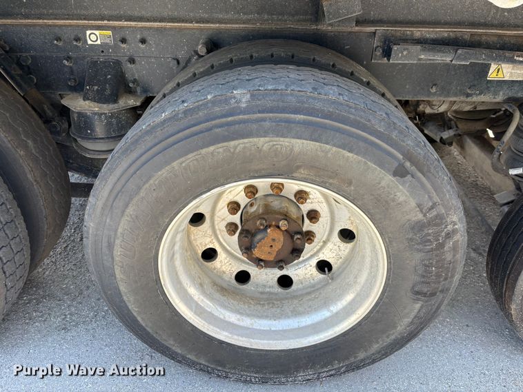 image for item YA4221 2017 Kenworth T880 dump truck
