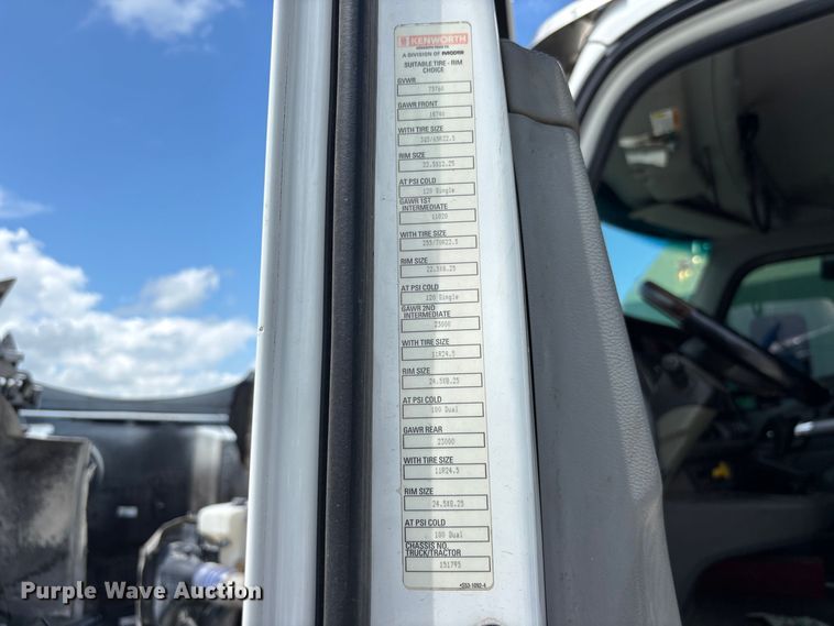 image for item YA4221 2017 Kenworth T880 dump truck