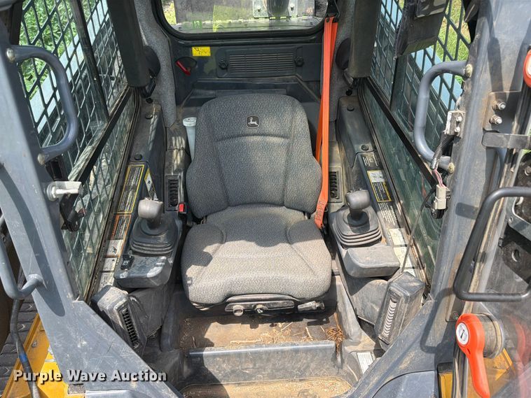 image for item YA4232 2021 John Deere 333G tracked skid steer loader