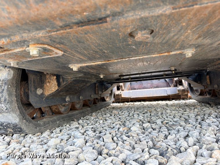 image for item YA4242 2022 Kubota SVL75-2 tracked skid steer loader