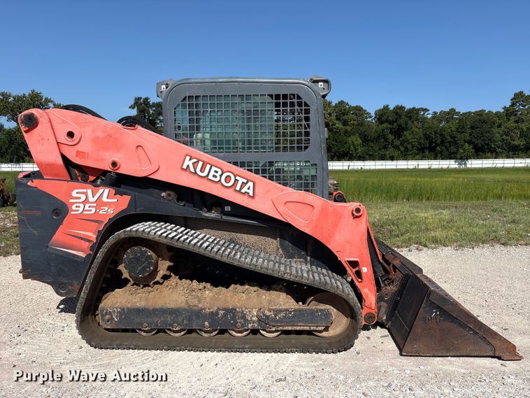 image for item YA4244 2017 Kubota SVL95-2S tracked skid steer loader