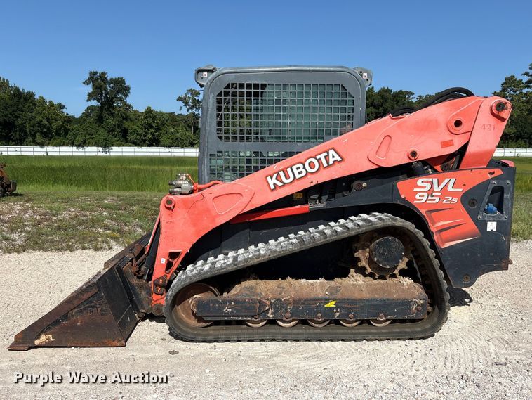 image for item YA4244 2017 Kubota SVL95-2S tracked skid steer loader