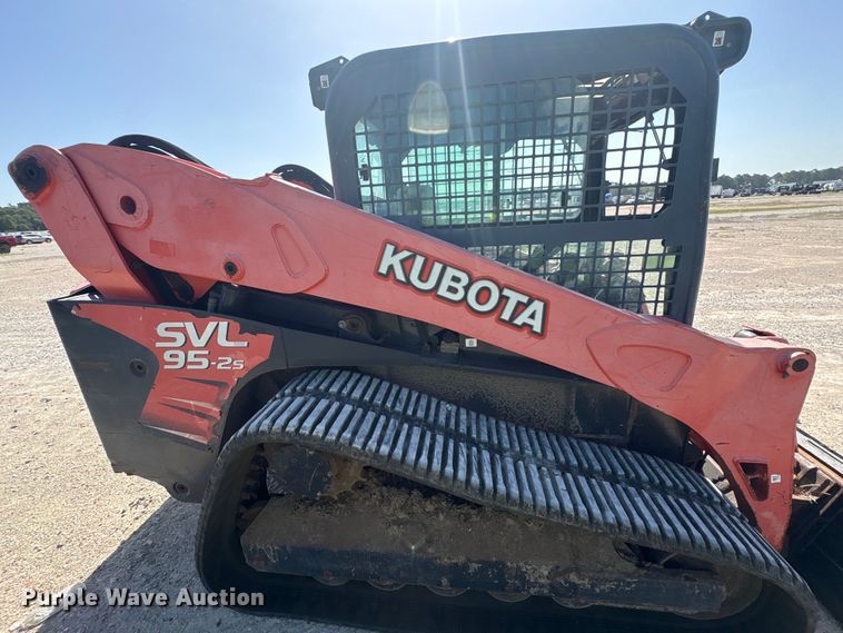 image for item YA4244 2017 Kubota SVL95-2S tracked skid steer loader