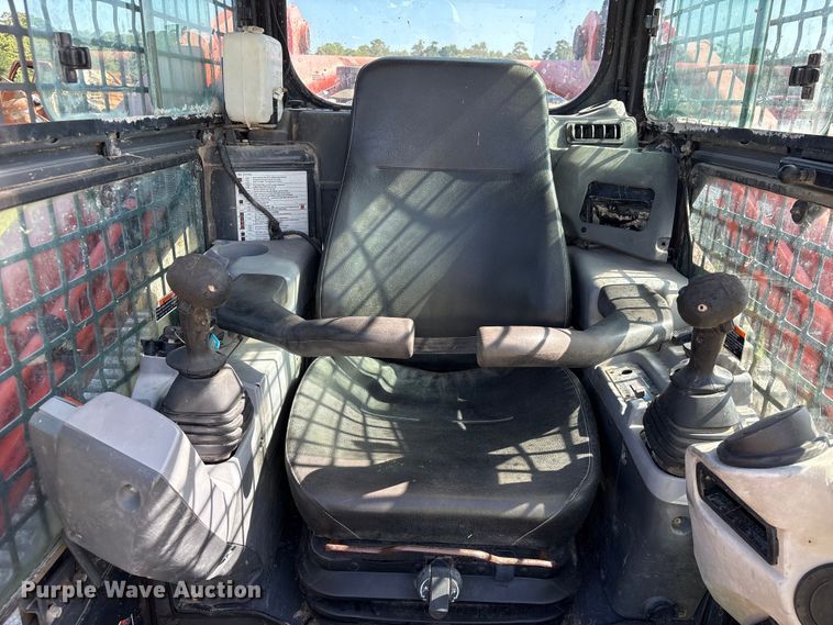 image for item YA4244 2017 Kubota SVL95-2S tracked skid steer loader