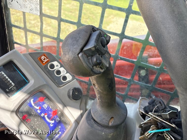 image for item YA4244 2017 Kubota SVL95-2S tracked skid steer loader