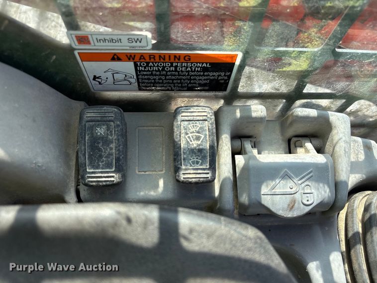 image for item YA4244 2017 Kubota SVL95-2S tracked skid steer loader