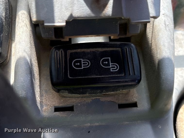 image for item YA4244 2017 Kubota SVL95-2S tracked skid steer loader