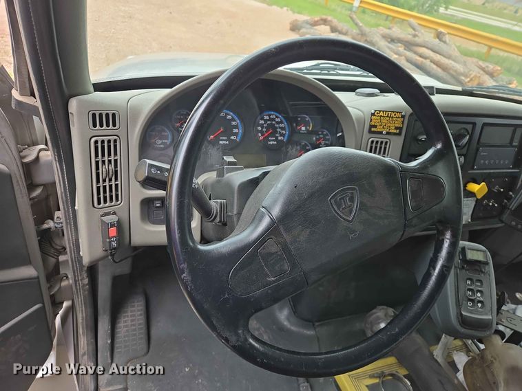 image for item DQ0000 2016 IC Corporation Eldorado shuttle bus