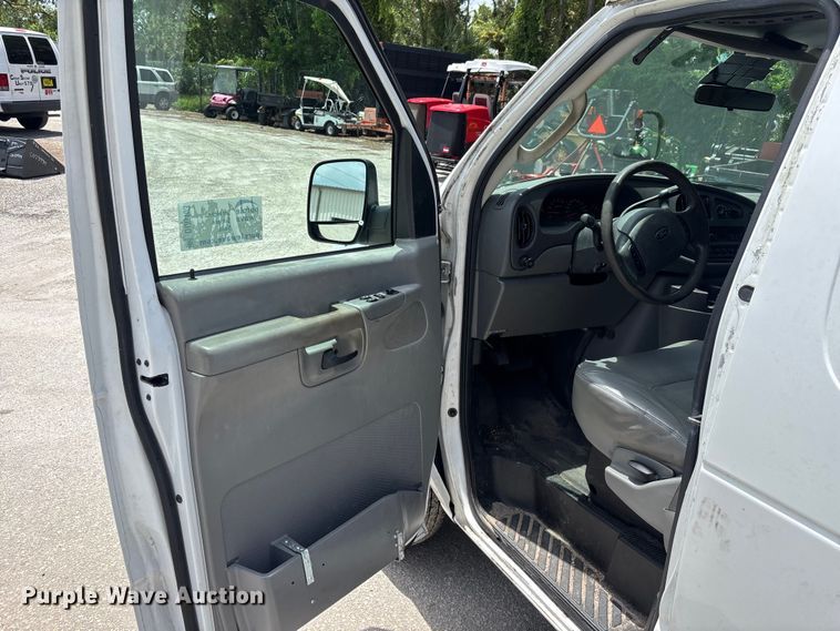 image for item DU6403 2006 Ford E250 van