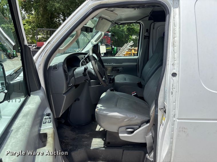 image for item DU6403 2006 Ford E250 van