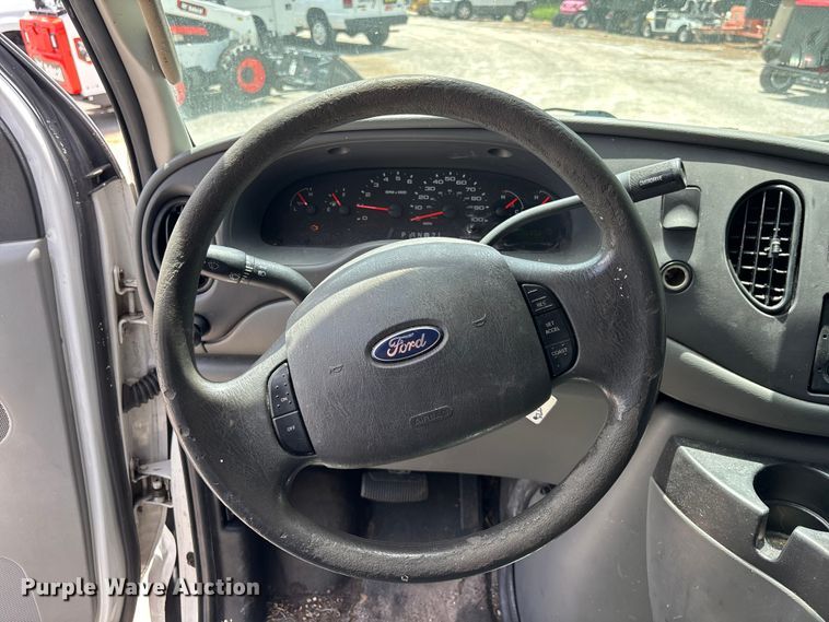 image for item DU6403 2006 Ford E250 van