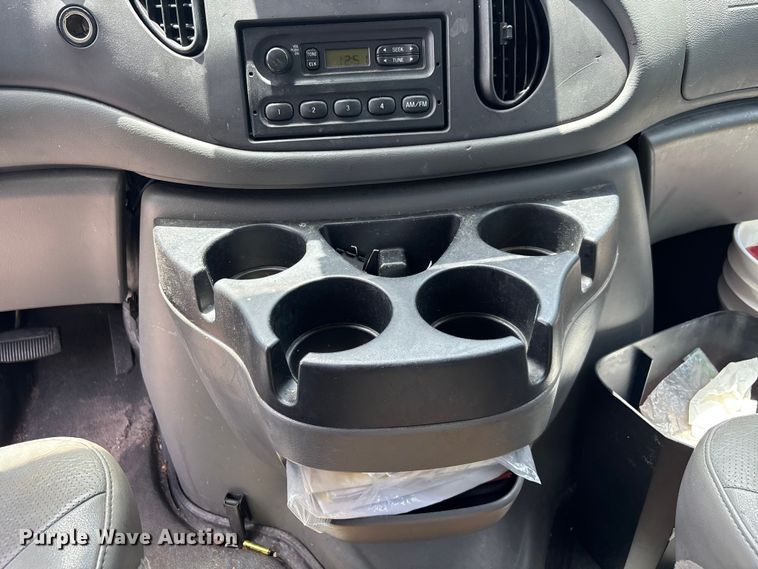 image for item DU6403 2006 Ford E250 van