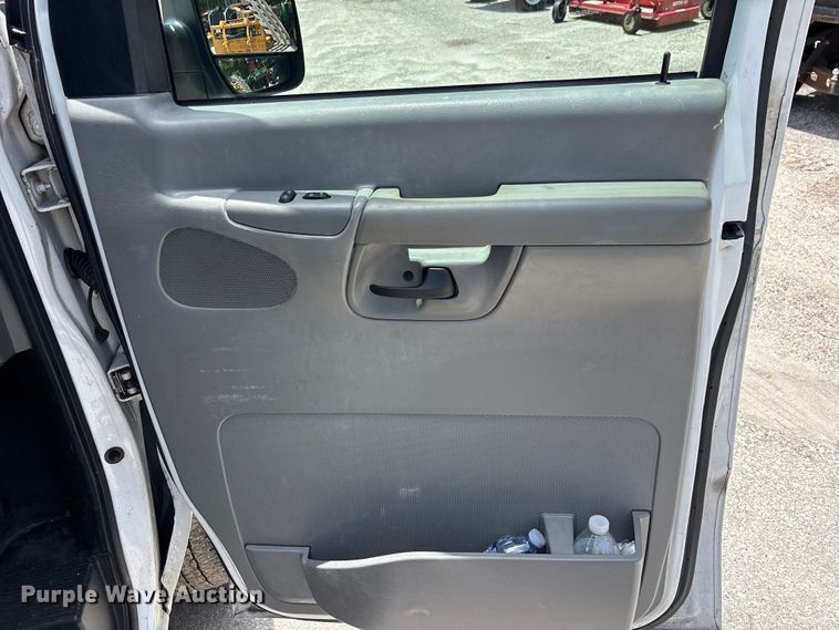 image for item DU6403 2006 Ford E250 van
