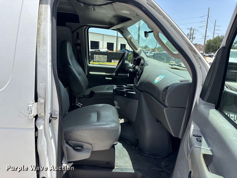 image for item DU6403 2006 Ford E250 van