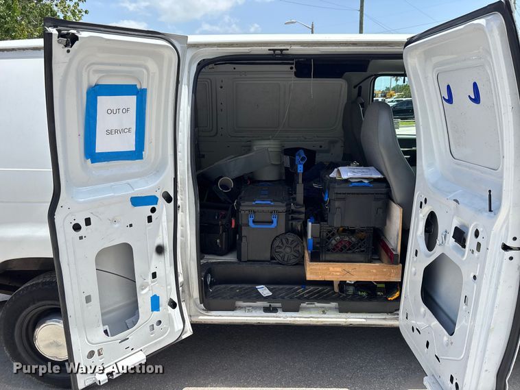 image for item DU6403 2006 Ford E250 van