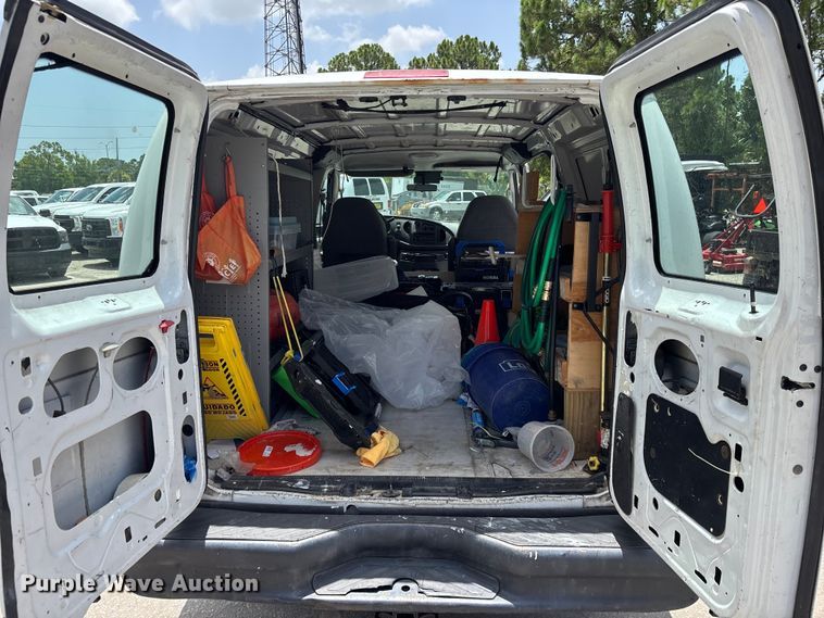 image for item DU6403 2006 Ford E250 van