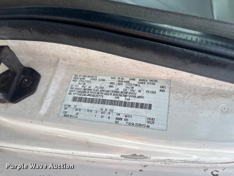 image for item DU6403 2006 Ford E250 van
