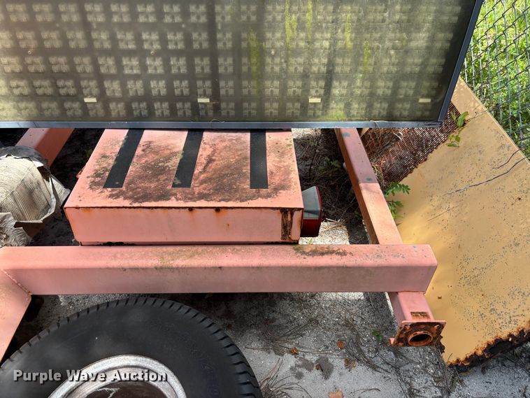 image for item DU6407 2004 AMERICAN SIGNAL COMPANY message board trailer