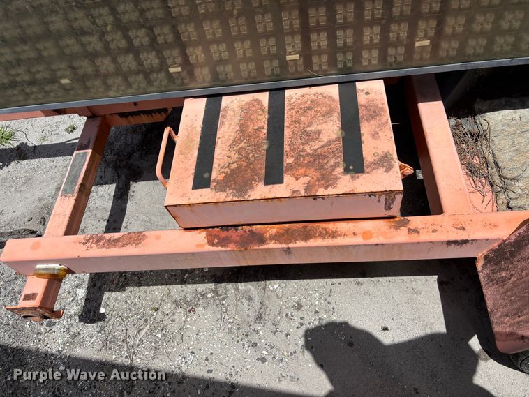 image for item DU6407 2004 AMERICAN SIGNAL COMPANY message board trailer
