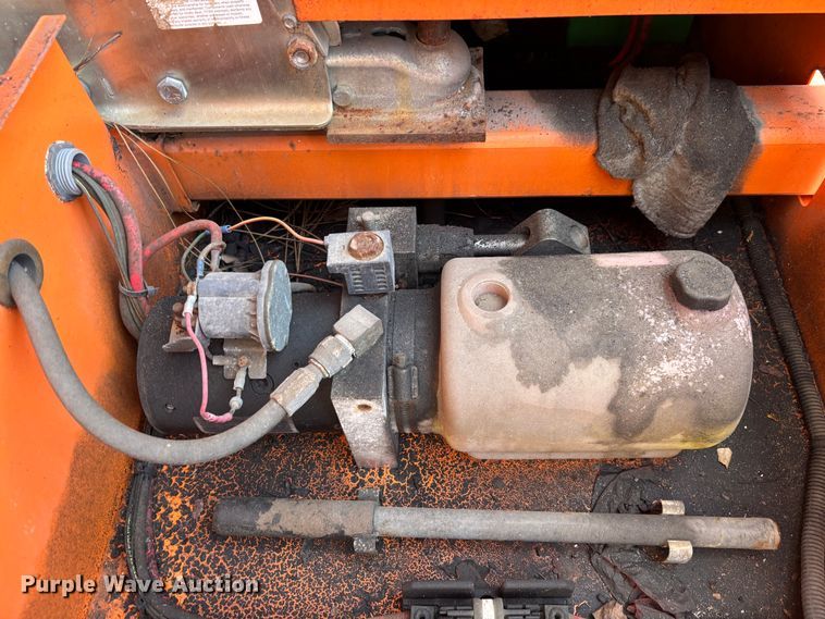 image for item DU6407 2004 AMERICAN SIGNAL COMPANY message board trailer