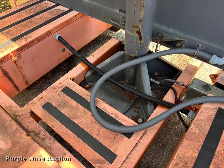image for item DU6407 2004 AMERICAN SIGNAL COMPANY message board trailer