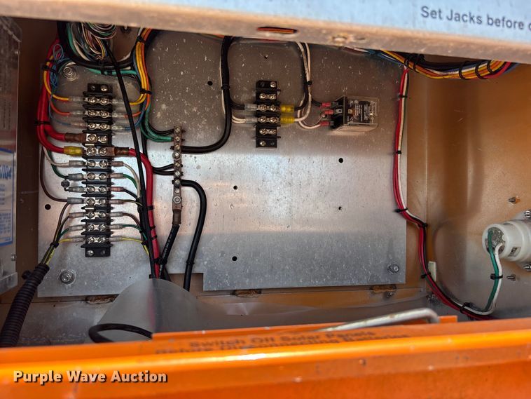image for item DU6408 2004 American Signal Company message board trailer