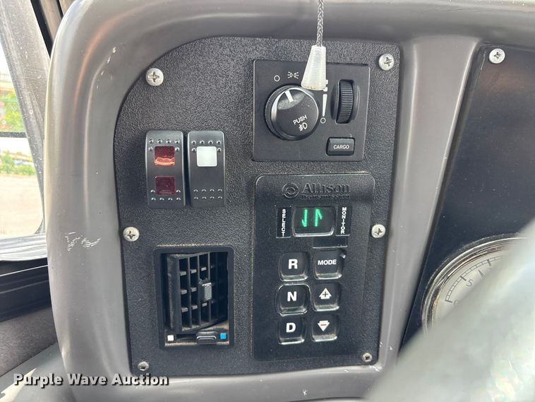 image for item DU6416 2009 Freightliner XB transit bus
