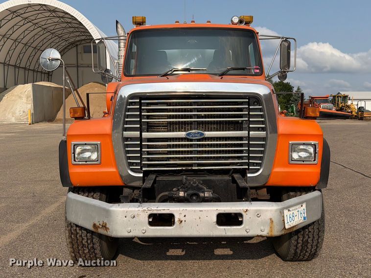 image for item DV8522 1996 Ford LT9000 water truck