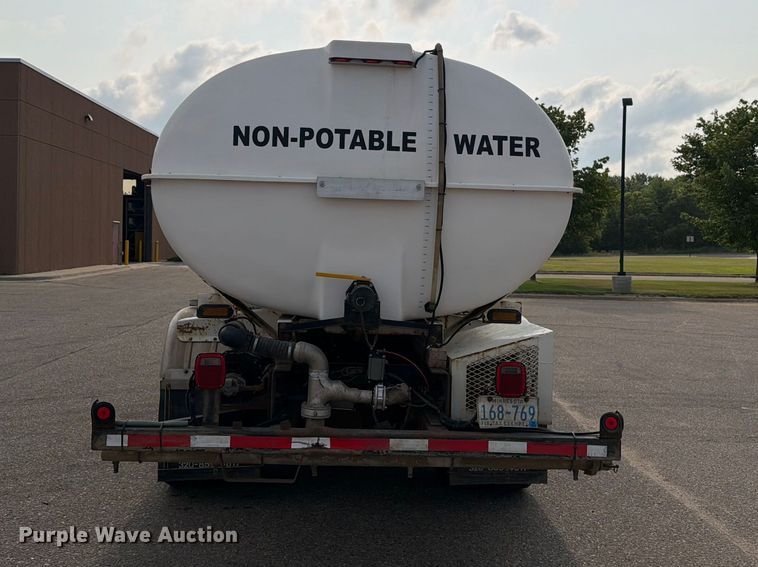 image for item DV8522 1996 Ford LT9000 water truck