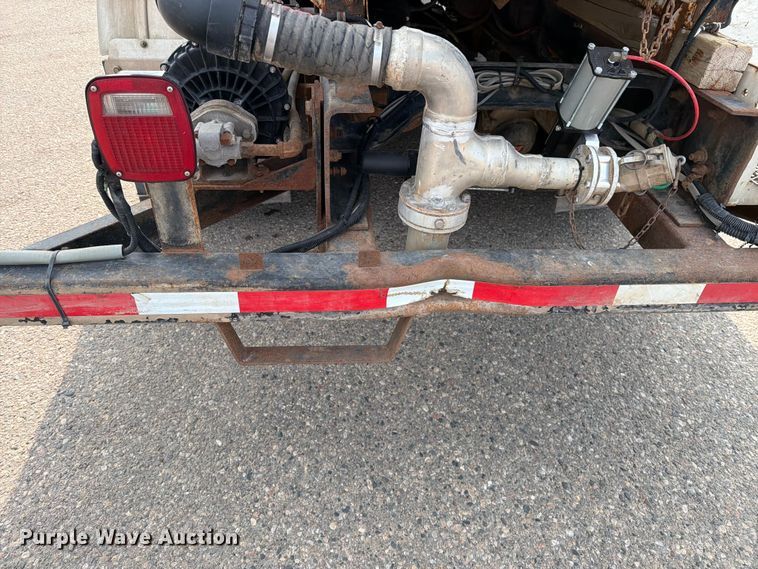 image for item DV8522 1996 Ford LT9000 water truck