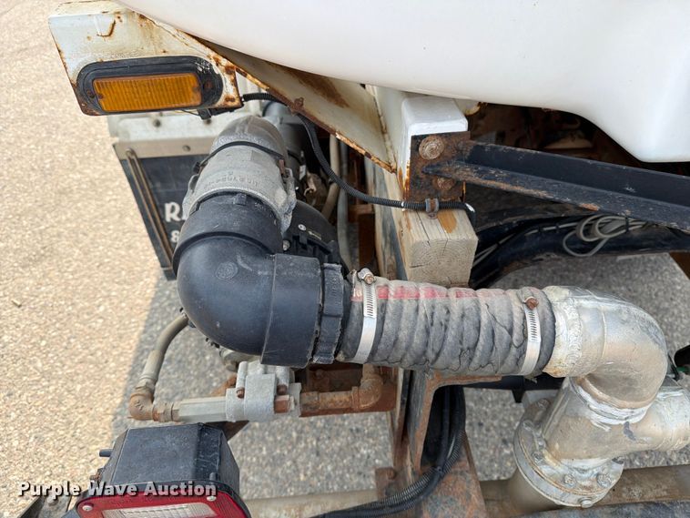 image for item DV8522 1996 Ford LT9000 water truck