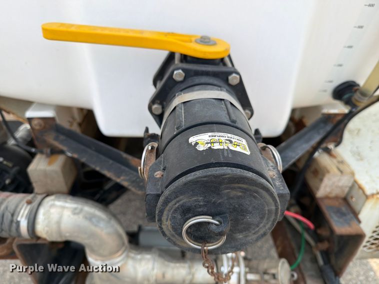 image for item DV8522 1996 Ford LT9000 water truck