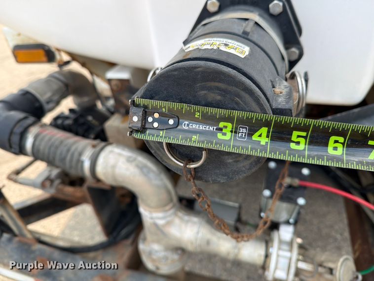 image for item DV8522 1996 Ford LT9000 water truck