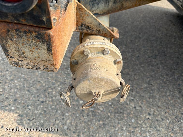 image for item DV8522 1996 Ford LT9000 water truck