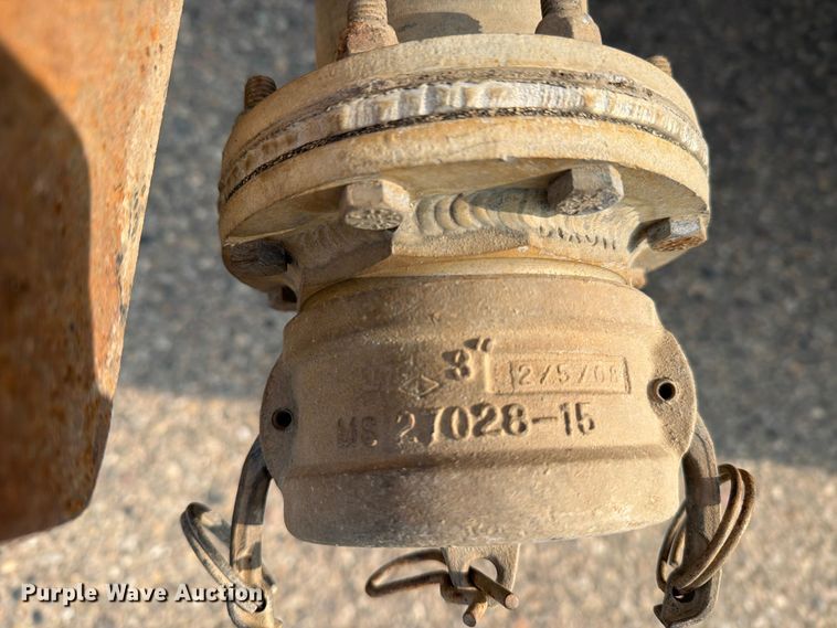 image for item DV8522 1996 Ford LT9000 water truck