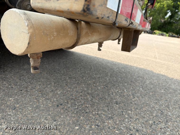 image for item DV8522 1996 Ford LT9000 water truck