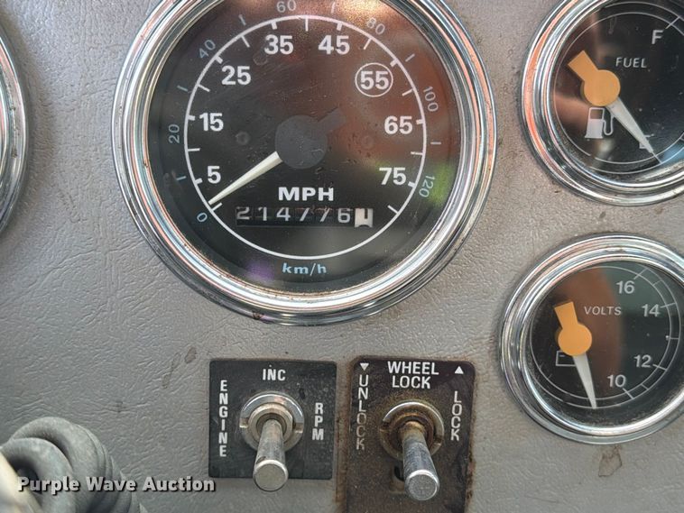 image for item DV8522 1996 Ford LT9000 water truck