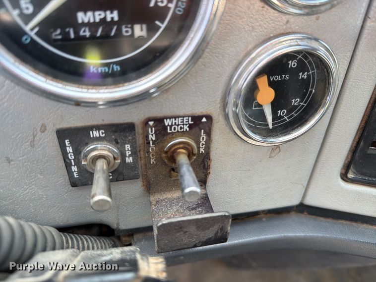 image for item DV8522 1996 Ford LT9000 water truck