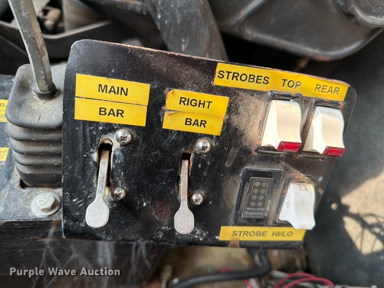 image for item DV8522 1996 Ford LT9000 water truck