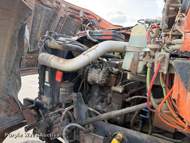 image for item DV8522 1996 Ford LT9000 water truck