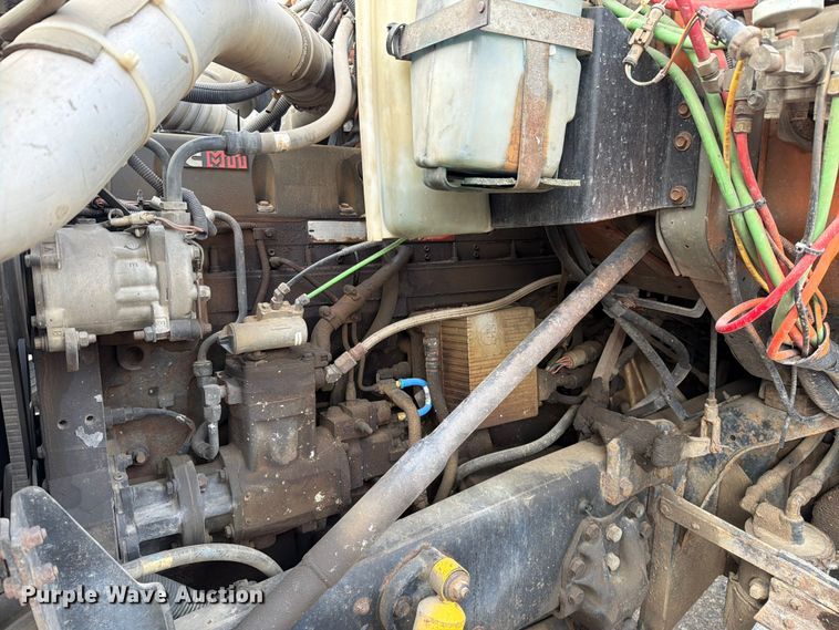 image for item DV8522 1996 Ford LT9000 water truck
