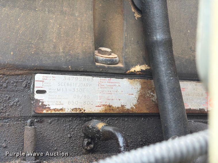 image for item DV8522 1996 Ford LT9000 water truck