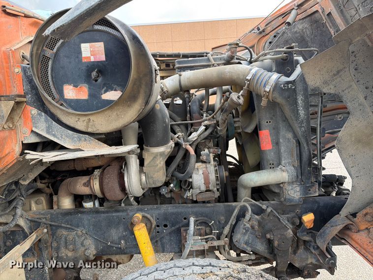 image for item DV8522 1996 Ford LT9000 water truck