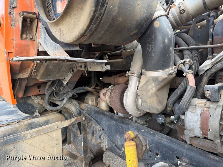 image for item DV8522 1996 Ford LT9000 water truck