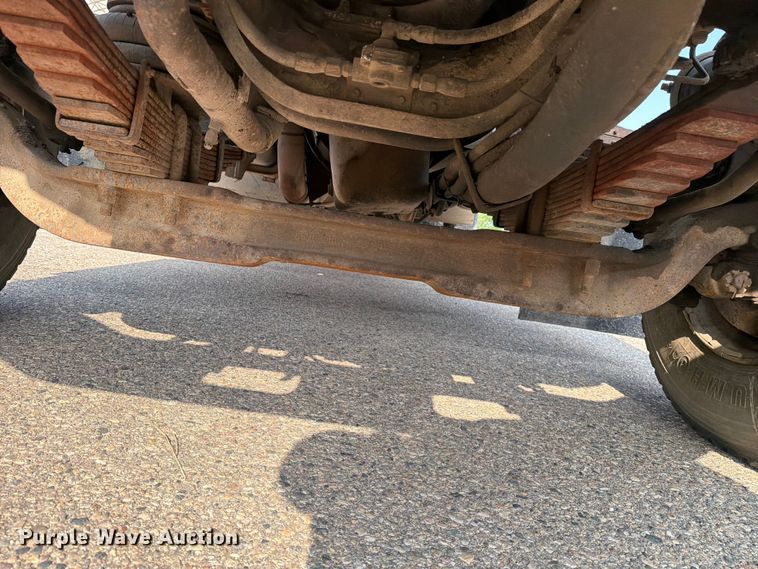 image for item DV8522 1996 Ford LT9000 water truck