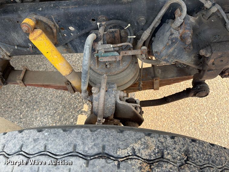 image for item DV8522 1996 Ford LT9000 water truck