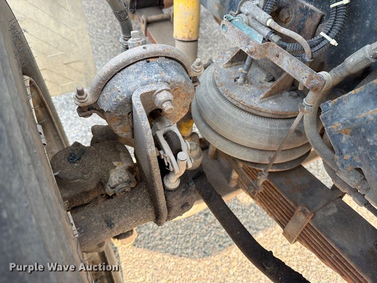 image for item DV8522 1996 Ford LT9000 water truck